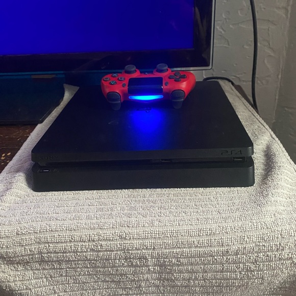 PS4 slim red dead redemption two - Picture 2 of 4